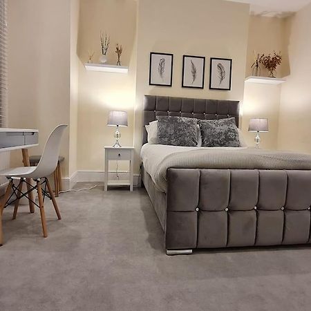 Double Room In Shared Flat 런던 외부 사진