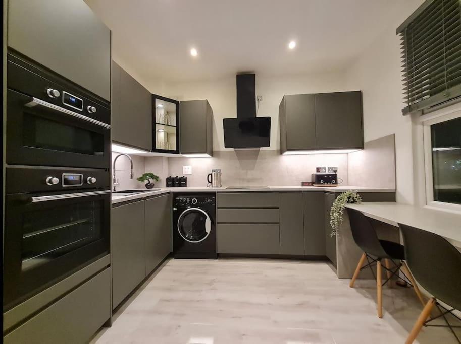 Double Room In Shared Flat 런던 외부 사진