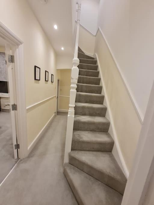 Double Room In Shared Flat 런던 외부 사진
