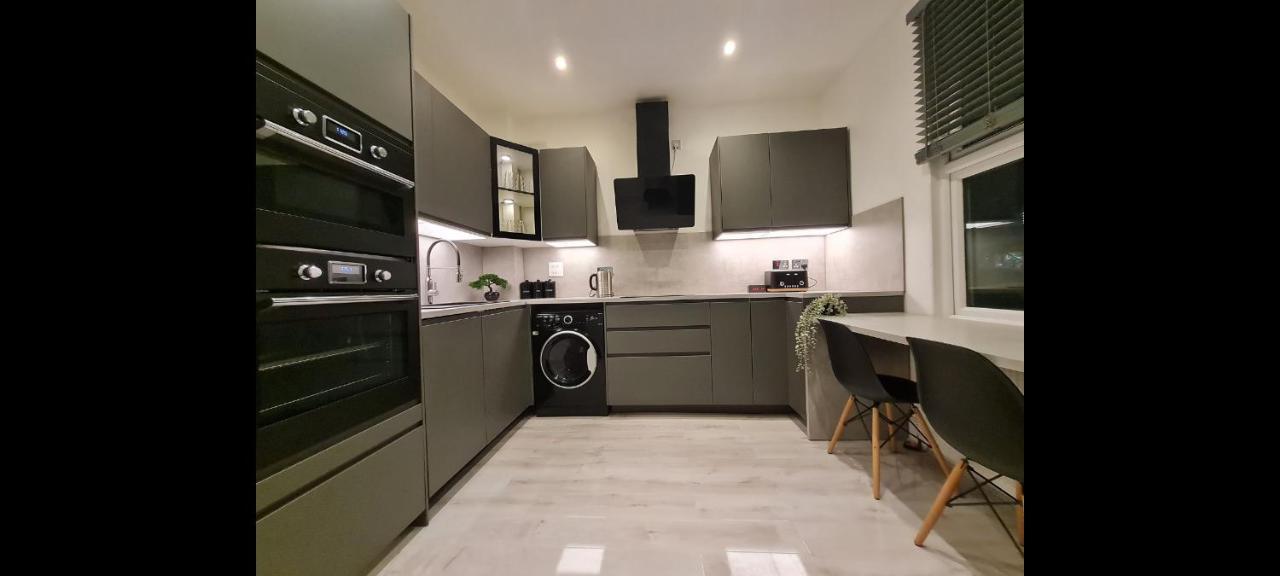 Double Room In Shared Flat 런던 외부 사진